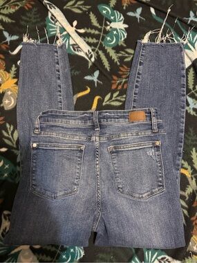 Judy Blue Relaxed Fit Distressed Raw Hem Jeans Size 5/27